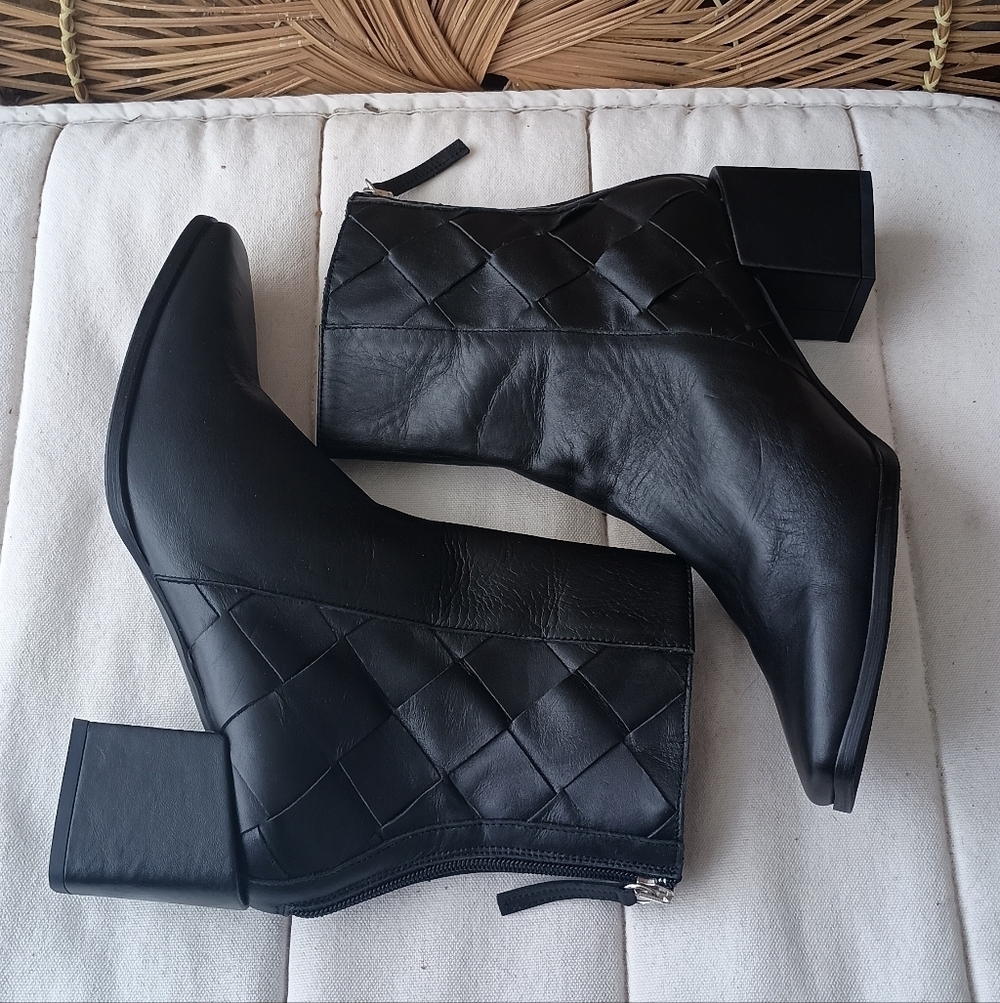 NWOT Angel Alarcon Boots Woven Black Leather Square Toe_38